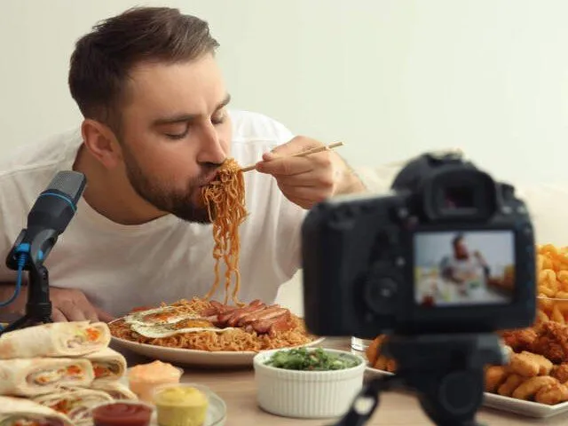 Video quảng cáo thực phẩm có khả năng đánh vào thị giác và vị giác người xem Video quảng cáo thực phẩm có khả năng đánh vào thị giác và vị giác người xem