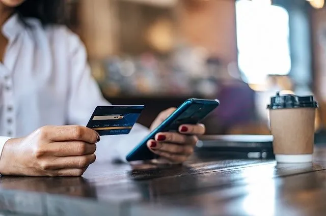 M-Commerce (Thương mại di động) M-Commerce (Thương mại di động)